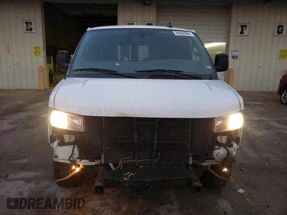 2019 GMC Savana Cargo z VIN 1GTW7AFG6K1314555, wystawiony jako Copart lot #84902994 z przebiegiem 258 571 mil mil oraz Szkody całkowita. Historia ofert i sprzedaży dostępna na DreamBid. Obrazek 5.