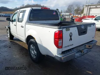 2007 Nissan Frontier SE z VIN 1N6AD07UX7C421926, wystawiony jako IAAI lot #41510697 z przebiegiem 273 908 mil mil oraz . Historia ofert i sprzedaży dostępna na DreamBid. Obrazek 3.