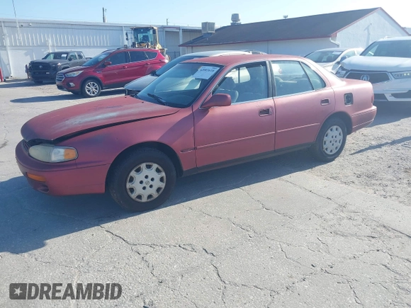 1995 Toyota Camry LE z VIN JT2SK12E6S0318069, wystawiony jako IAAI lot #42003618 z przebiegiem 235 623 mil mil oraz . Historia ofert i sprzedaży dostępna na DreamBid. Obrazek 2.