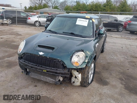 2007 MINI Hardtop S z VIN WMWMF73537TT84443, wystawiony jako IAAI lot #42018224 z przebiegiem 85 846 mil mil oraz . Historia ofert i sprzedaży dostępna na DreamBid. Obrazek 2.