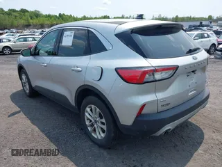 2020 Ford Escape SE z VIN 1FMCU9G67LUA85265, wystawiony jako IAAI lot #42389104 z przebiegiem 66 608 mil mil oraz . Historia ofert i sprzedaży dostępna na DreamBid. Obrazek 3.