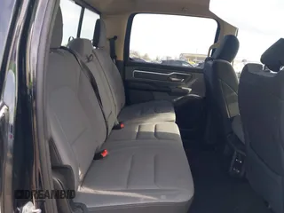 2019 Ram 1500 Big Horn z VIN 1C6SRFFT7KN658334, wystawiony jako IAAI lot #41930603 z przebiegiem 84 124 mil mil oraz . Historia ofert i sprzedaży dostępna na DreamBid. Obrazek 8.
