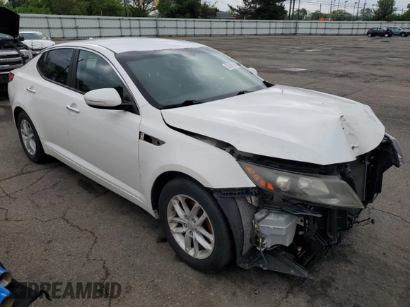 2013 Kia Optima LX z VIN KNAGM4A79D5327301, wystawiony jako Copart lot #55595565 z przebiegiem 100 366 mil mil oraz Szkoda całkowita • Salvage title. Historia ofert i sprzedaży dostępna na DreamBid. Obrazek 4.