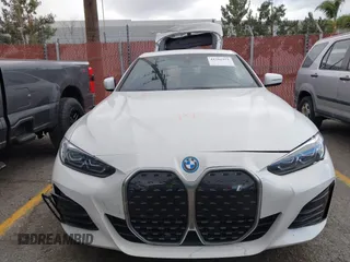 2023 BMW i4 eDrive40 z VIN WBY73AW05PFR28279, wystawiony jako IAAI lot #41262952 z przebiegiem 40 011 mil mil oraz . Historia ofert i sprzedaży dostępna na DreamBid. Obrazek 6.