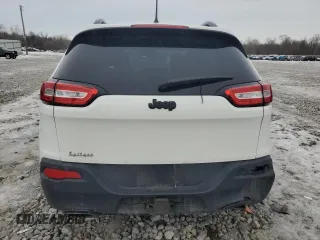 2017 Jeep Cherokee Sport z VIN 1C4PJLAS1HW667195, wystawiony jako Copart lot #42612245 z przebiegiem 129 108 mil mil oraz Szkoda całkowita • Salvage title. Historia ofert i sprzedaży dostępna na DreamBid. Obrazek 6.