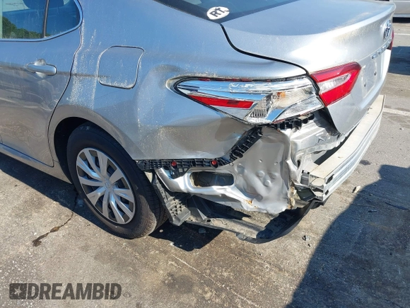 2019 Toyota Camry LE with VIN 4T1B11HK8KU683512, listed as a IAAI auction lot 39476699 with 40,074 mi miles. Bid and sale history available at carsss.com. Image 6.