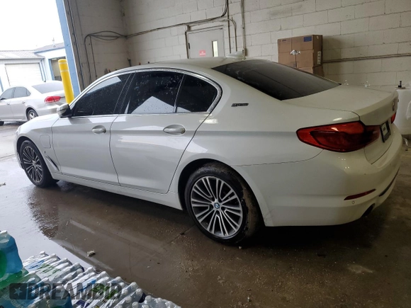 2019 BMW 5 Series 530e with VIN WBAJA9C55KB398758, listed as a Copart auction lot 62708525 with 97,808 mi miles and Clean title. Bid and sale history available at DreamBid. Image 2.