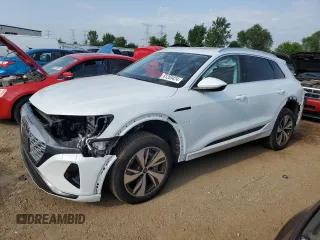 2024 Audi Q8 e-tron Premium z VIN WA14AAGE2RB015813, wystawiony jako Copart lot #61265424 z przebiegiem 1315 mil mil oraz Szkody całkowita. Historia ofert i sprzedaży dostępna na DreamBid. Obrazek 1.