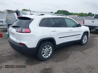 2019 Jeep Cherokee Latitude z VIN 1C4PJLCB8KD145129, wystawiony jako IAAI lot #42291722 z przebiegiem 89 155 mil mil oraz . Historia ofert i sprzedaży dostępna na DreamBid. Obrazek 4.