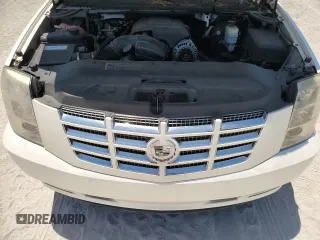2007 Cadillac Escalade z VIN 1GYEC63897R422544, wystawiony jako Copart lot #58004195 z przebiegiem 109 346 mil mil oraz Tytuł czysty. Historia ofert i sprzedaży dostępna na DreamBid. Obrazek 12.