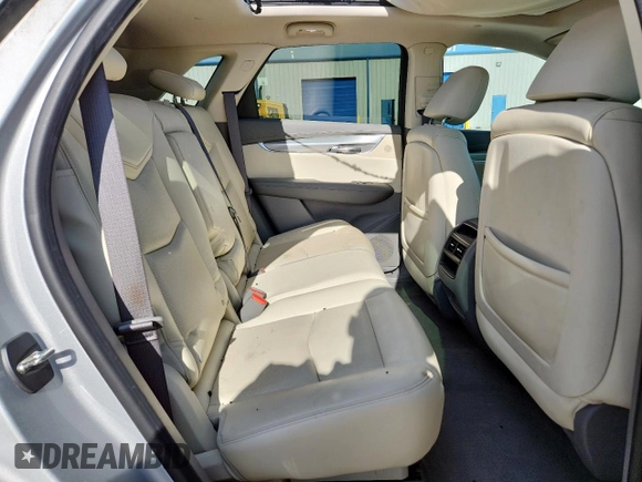 2017 Cadillac XT5 Luxury FWD z VIN 1GYKNBRS2HZ159582, wystawiony jako Copart lot #62429475 z przebiegiem 99 188 mil mil oraz Czysty tytuł • Clean title. Historia ofert i sprzedaży dostępna na DreamBid. Obrazek 11.