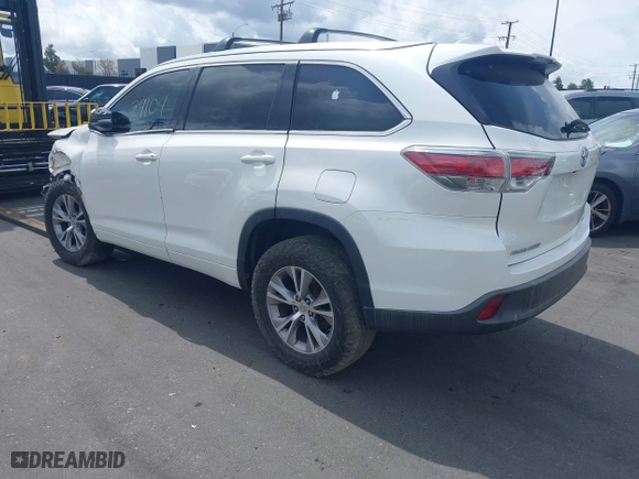 2014 Toyota Highlander XLE with VIN 5TDKKRFH9ES032261, listed as a IAAI auction lot 41429104 with 155,174 mi miles. Bid and sale history available at carsss.com. Image 3.