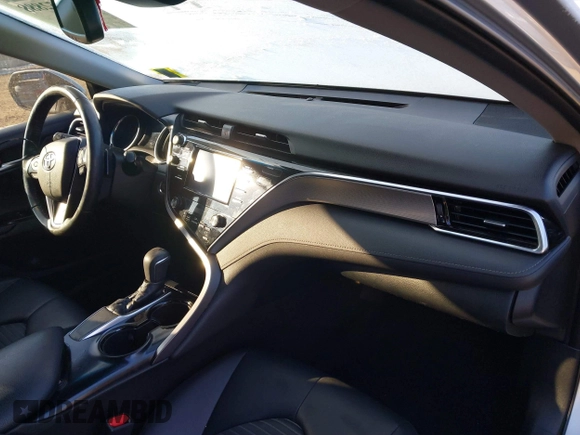2018 Toyota Camry LE z VIN 4T1B11HK4JU616470, wystawiony jako IAAI lot #41352888 z przebiegiem 102 109 mil mil oraz . Historia ofert i sprzedaży dostępna na DreamBid. Obrazek 5.