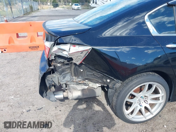 2015 Honda Accord Sport with VIN 1HGCR2F56FA087439, listed as a IAAI auction lot 40940527 with 295,777 mi miles and . Bid and sale history available at DreamBid. Image 6.
