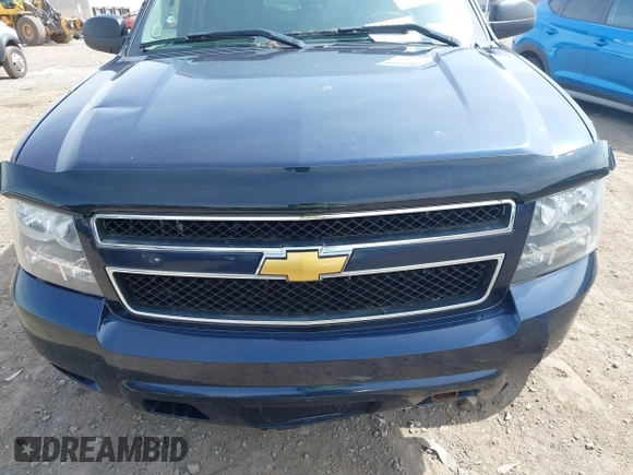 2012 Chevrolet Tahoe Commercial z VIN 1GNLC2E02CR315009, wystawiony jako IAAI lot #42525280 z przebiegiem 232 254 mil mil oraz . Historia ofert i sprzedaży dostępna na DreamBid. Obrazek 12.