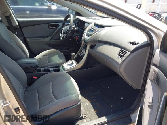 2011 Hyundai Elantra GLS z VIN KMHDH4AE1BU145406, wystawiony jako IAAI lot #42373667 z przebiegiem 121 940 mil mil oraz . Historia ofert i sprzedaży dostępna na DreamBid. Obrazek 5.