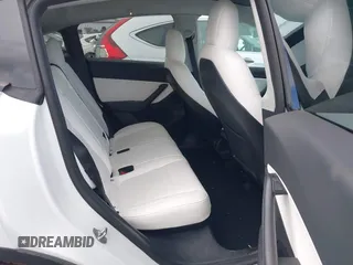 2022 Tesla Model Y Long Range z VIN 7SAYGDEE6NF419332, wystawiony jako IAAI lot #42020974 z przebiegiem 55 680 mil mil oraz . Historia ofert i sprzedaży dostępna na DreamBid. Obrazek 8.