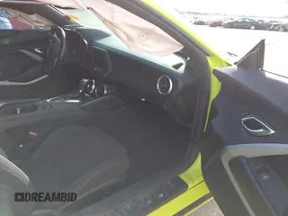 2020 Chevrolet Camaro 1LT z VIN 1G1FB1RSXL0130718, wystawiony jako IAAI lot #41653708 z przebiegiem 96 577 mil mil oraz . Historia ofert i sprzedaży dostępna na DreamBid. Obrazek 5.