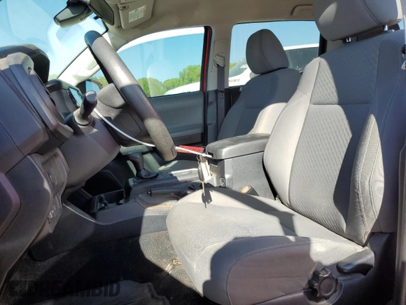 2020 Toyota Tacoma SR5 z VIN 3TMCZ5AN1LM304823, wystawiony jako Copart lot #52944755 z przebiegiem 92 244 mil mil oraz Szkoda całkowita • Salvage title. Historia ofert i sprzedaży dostępna na DreamBid. Obrazek 7.