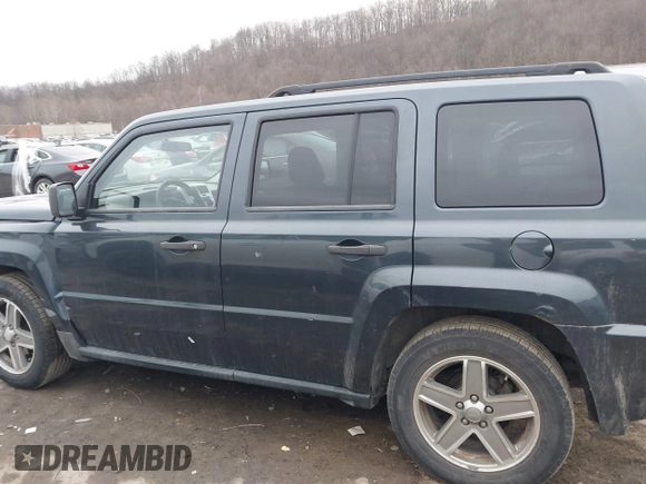 2008 Jeep Patriot Sport with VIN 1J8FF28W48D660679, listed as a IAAI auction lot 41496864 with 163,637 mi miles. Bid and sale history available at carsss.com. Image 14.