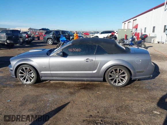 2007 Ford Mustang GT Deluxe with VIN 1ZVFT85H375254388, listed as a IAAI auction lot 41650100 with 152,848 mi miles and . Bid and sale history available at carsss.com. Image 15.