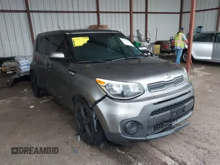 2019 Kia Soul z VIN KNDJN2A23K7640585, wystawiony jako IAAI lot #42152774 z przebiegiem 30 810 mil mil oraz . Historia ofert i sprzedaży dostępna na DreamBid. Obrazek 1.