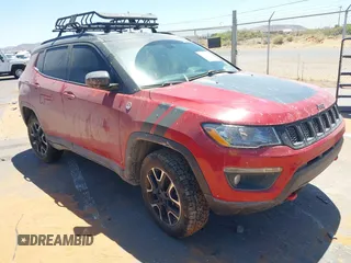 2020 Jeep Compass Trailhawk z VIN 3C4NJDDB8LT195701, wystawiony jako IAAI lot #39306924 z przebiegiem 100 006 mil mil oraz . Historia ofert i sprzedaży dostępna na DreamBid. Obrazek 1.