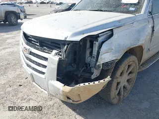2016 Cadillac Escalade Luxury Collection z VIN 1GYS4BKJ7GR315425, wystawiony jako IAAI lot #41835277 z przebiegiem 176 753 mil mil oraz . Historia ofert i sprzedaży dostępna na DreamBid. Obrazek 6.