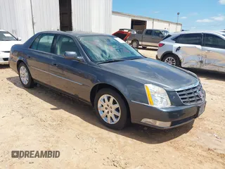 2010 Cadillac DTS 1SD z VIN 1G6KH5EY7AU125118, wystawiony jako IAAI lot #42201020 z przebiegiem 79 276 mil mil oraz . Historia ofert i sprzedaży dostępna na DreamBid. Obrazek 1.