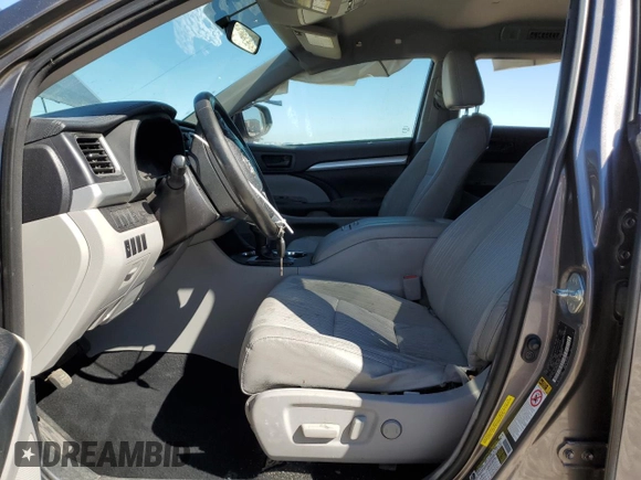 2015 Toyota Highlander LE Plus z VIN 5TDZKRFH4FS051610, wystawiony jako Copart lot #53880115 z przebiegiem 138 014 mil mil oraz Szkoda całkowita • Salvage title. Historia ofert i sprzedaży dostępna na DreamBid. Obrazek 7.