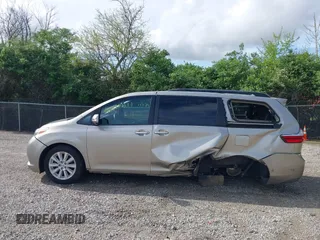 2015 Toyota Sienna XLE z VIN 5TDYK3DC6FS632493, wystawiony jako IAAI lot #42176411 z przebiegiem 172 929 mil mil oraz . Historia ofert i sprzedaży dostępna na DreamBid. Obrazek 15.