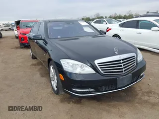 2012 Mercedes-Benz S 550 z VIN WDDNG9EB7CA424523, wystawiony jako IAAI lot #41337574 z przebiegiem 170 493 mil mil oraz . Historia ofert i sprzedaży dostępna na DreamBid. Obrazek 1.