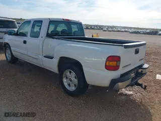 2003 Chevrolet Silverado 1500 LS with VIN 1GCEC19V13Z218093, listed as a IAAI auction lot 41016260 with 237,633 mi miles. Bid and sale history available at carsss.com. Image 3.