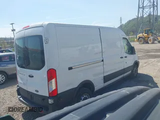 2017 Ford Transit z VIN 1FTYR2CM2HKA84048, wystawiony jako IAAI lot #42061360 z przebiegiem 219 456 mil mil oraz . Historia ofert i sprzedaży dostępna na DreamBid. Obrazek 4.