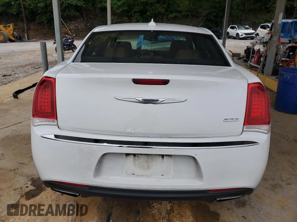 2018 Chrysler 300 Limited z VIN 2C3CCAEG7JH314035, wystawiony jako Copart lot #56311455 z przebiegiem 130 490 mil mil oraz Szkoda całkowita • Salvage title. Historia ofert i sprzedaży dostępna na DreamBid. Obrazek 6.