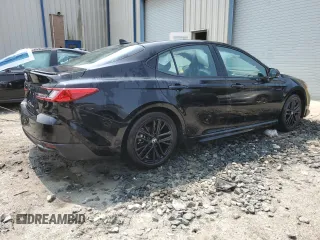 2025 Toyota Camry LE z VIN 4T1DAACKXSU089259, wystawiony jako Copart lot #59180765 z przebiegiem 9 242 mil mil oraz Czysty tytuł • Clean title. Historia ofert i sprzedaży dostępna na DreamBid. Obrazek 3.