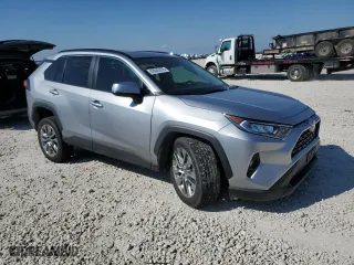 2021 Toyota RAV4 XLE Premium with VIN 2T3C1RFV2MC167755, listed as a Copart auction lot 43845355 with 32,343 mi miles and Salvage Title. Bid and sale history available at carsss.com. Image 4.