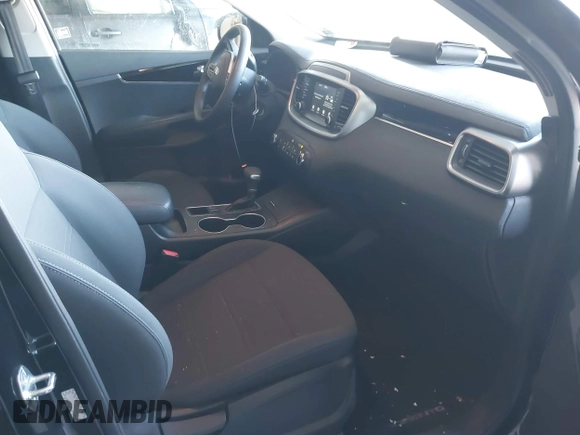 2019 Kia Sorento L with VIN 5XYPG4A35KG586766, listed as a IAAI auction lot 41316871 with 79,575 mi miles. Bid and sale history available at carsss.com. Image 5.