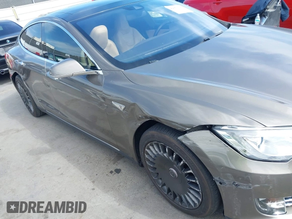 2015 Tesla Model S 85 with VIN 5YJSA1E14FF120455, listed as a IAAI auction lot 42053306 with 62,817 mi miles and . Bid and sale history available at DreamBid. Image 6.