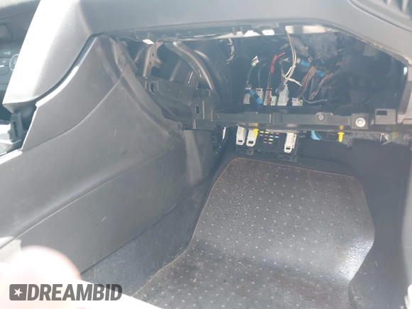 2016 Ford Focus SE z VIN 1FADP3F28GL237888, wystawiony jako IAAI lot #42564140 z przebiegiem 143 210 mil mil oraz . Historia ofert i sprzedaży dostępna na DreamBid. Obrazek 14.
