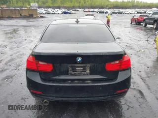 2015 BMW 3 Series 320i xDrive z VIN WBA3C3G59FNT53112, wystawiony jako IAAI lot #42222176 z przebiegiem 113 702 mil mil oraz . Historia ofert i sprzedaży dostępna na DreamBid. Obrazek 16.