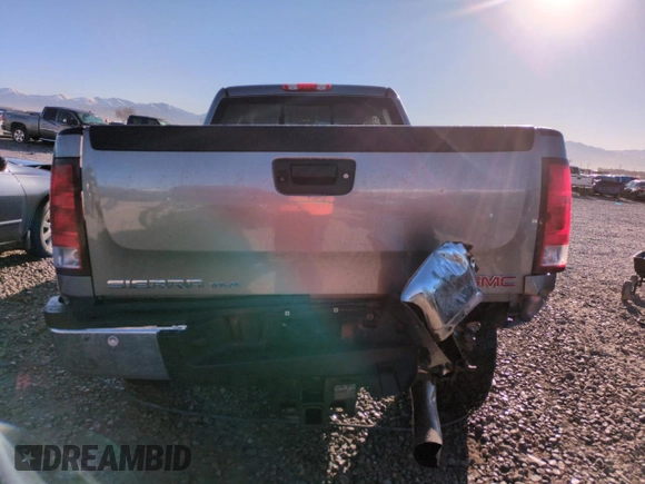 2012 GMC Sierra 3500HD SLT z VIN 1GT423E88CF211377, wystawiony jako Copart lot #50459685 z przebiegiem 185 197 mil mil oraz Szkoda całkowita • Salvage title. Historia ofert i sprzedaży dostępna na DreamBid. Obrazek 6.