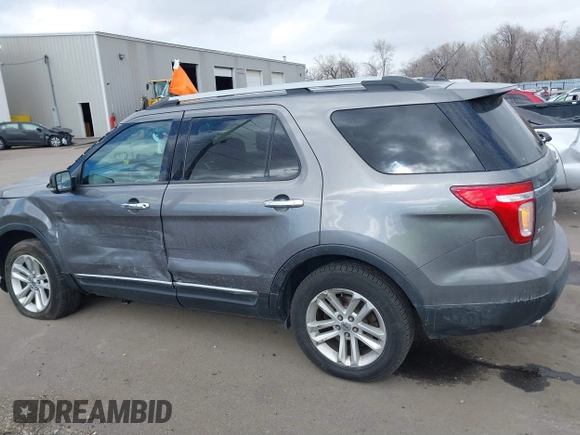 2011 Ford Explorer XLT z VIN 1FMHK8D82BGA18842, wystawiony jako IAAI lot #41558204 z przebiegiem 235 593 mil mil oraz . Historia ofert i sprzedaży dostępna na DreamBid. Obrazek 14.