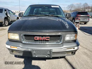 1996 GMC Sonoma SLS with VIN 1GTCS19XXT8530270, listed as a Copart auction lot 45520675 with 263,828 mi miles and Salvage Title. Bid and sale history available at carsss.com. Image 5.