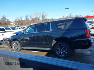 2018 Chevrolet Suburban Premier z VIN 1GNSKJKCXJR134700, wystawiony jako IAAI lot #41282040 z przebiegiem 105 554 mil mil oraz . Historia ofert i sprzedaży dostępna na DreamBid. Obrazek 14.
