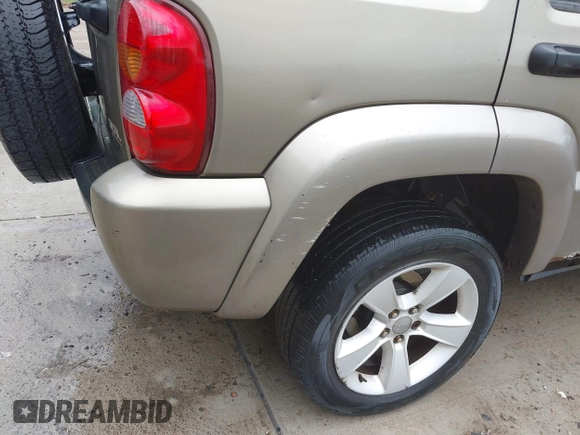 2004 Jeep Liberty Limited z VIN 1J4GL58K54W118633, wystawiony jako IAAI lot #42334543 z przebiegiem 206 491 mil mil oraz . Historia ofert i sprzedaży dostępna na DreamBid. Obrazek 6.