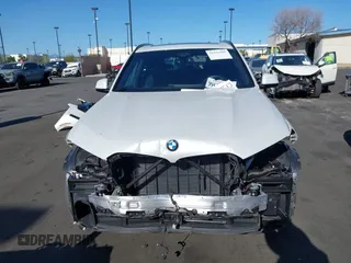 2024 BMW X5 xDrive40i z VIN 5UX23EU02R9T61437, wystawiony jako IAAI lot #41921905 z przebiegiem 19 178 mil mil oraz . Historia ofert i sprzedaży dostępna na DreamBid. Obrazek 13.