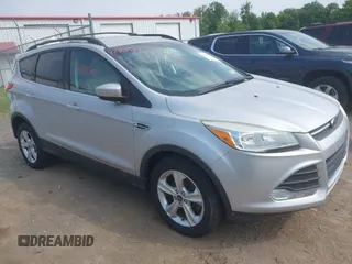 2014 Ford Escape SE z VIN 1FMCU9GX3EUB83978, wystawiony jako IAAI lot #42509549 z przebiegiem 121 388 mil mil oraz . Historia ofert i sprzedaży dostępna na DreamBid. Obrazek 1.