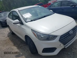 2018 Hyundai Accent SE z VIN 3KPC24A31JE023870, wystawiony jako IAAI lot #42308573 z przebiegiem 131 500 mil mil oraz . Historia ofert i sprzedaży dostępna na DreamBid. Obrazek 1.