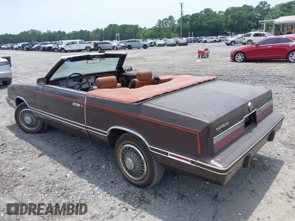 1982 Chrysler LeBaron z VIN 1C3BC55D2CG145033, wystawiony jako IAAI lot #42145500 z przebiegiem 20 643 mil mil oraz . Historia ofert i sprzedaży dostępna na DreamBid. Obrazek 3.